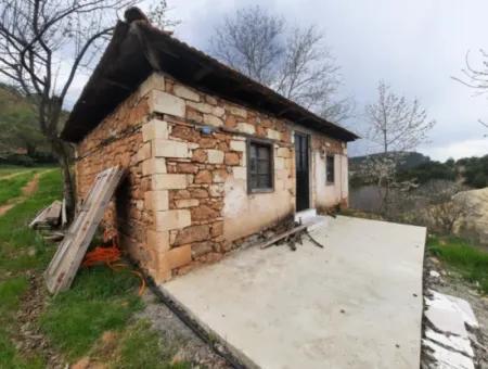 Dorfhaus Aus Stein Und 1042 M2 Freistehendes Grundstück Zum Verkauf Auf Einem 504 M2 Großen Grundstück In Çameli, Cevizli