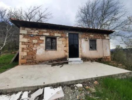 Dorfhaus Aus Stein Und 1042 M2 Freistehendes Grundstück Zum Verkauf Auf Einem 504 M2 Großen Grundstück In Çameli, Cevizli