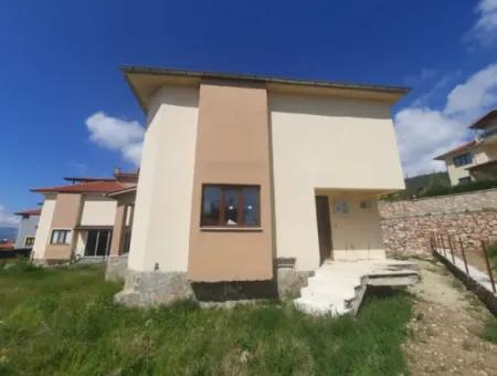 For Sale In Çamelide 300 M2 Triplex On 400 M2 Detached Plot