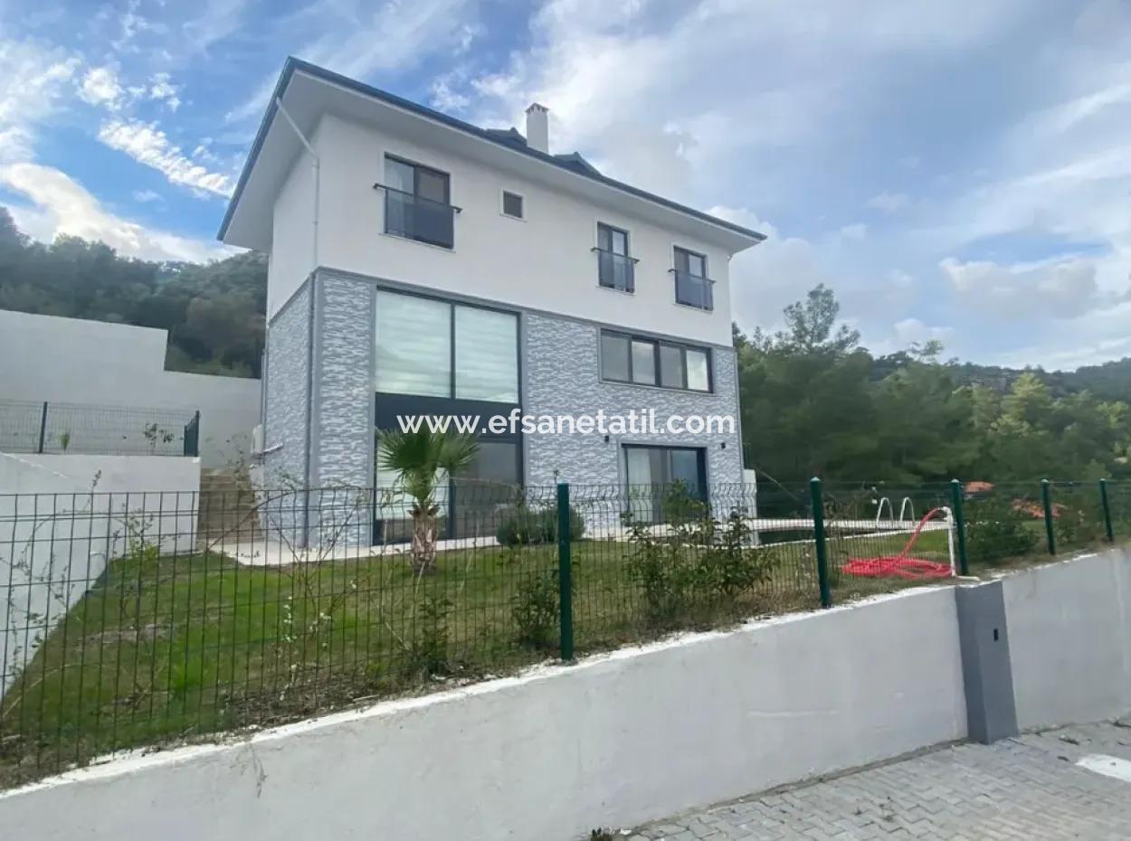 Ortaca Sarıgerme De 415 M2 Arsa İçerisinde, Eşyalı 4+1 Villa  Kiralık