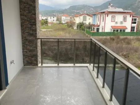 Dalamanda 600 M2 Müstakil Arsada Ortak Havuzlu Sıfır Dubleks Villa Satılık